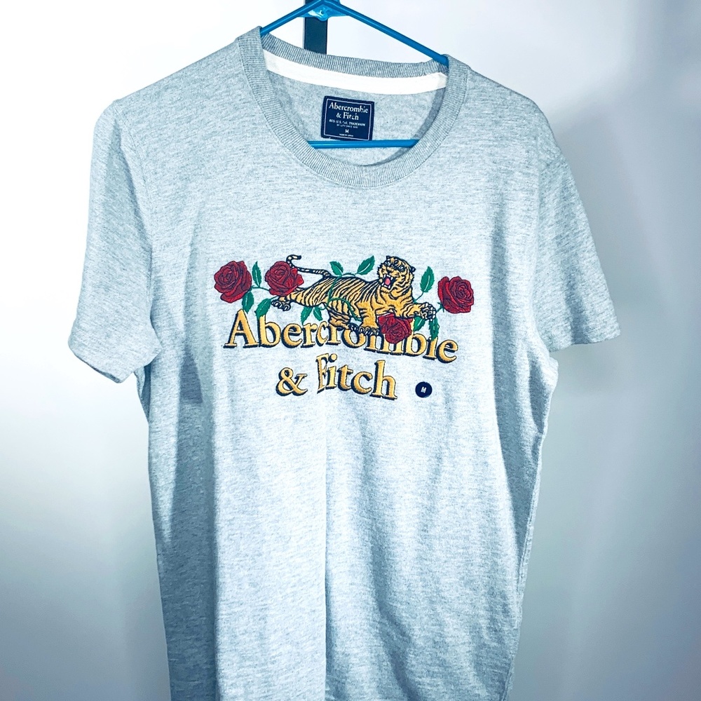 Abercrombie and Fitch Size M Heavy Knit Ultra Soft Embroidered T-Shirt - Picture 2 of 6